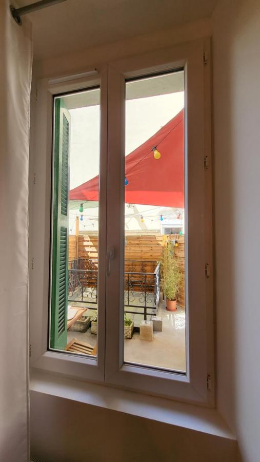 Escapade à Lourdes dans beau T2 avec terrasse - Proche Gare et Centre ville Esterno foto